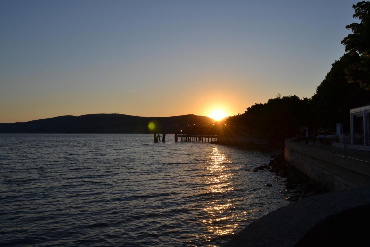 Alele Alloggio Turistico Trevignano Romano Exterior foto